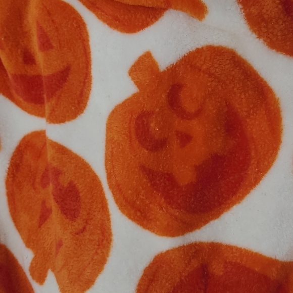 2 Soft Fleece Throw Blankets Bundle - Picture 9 of 9